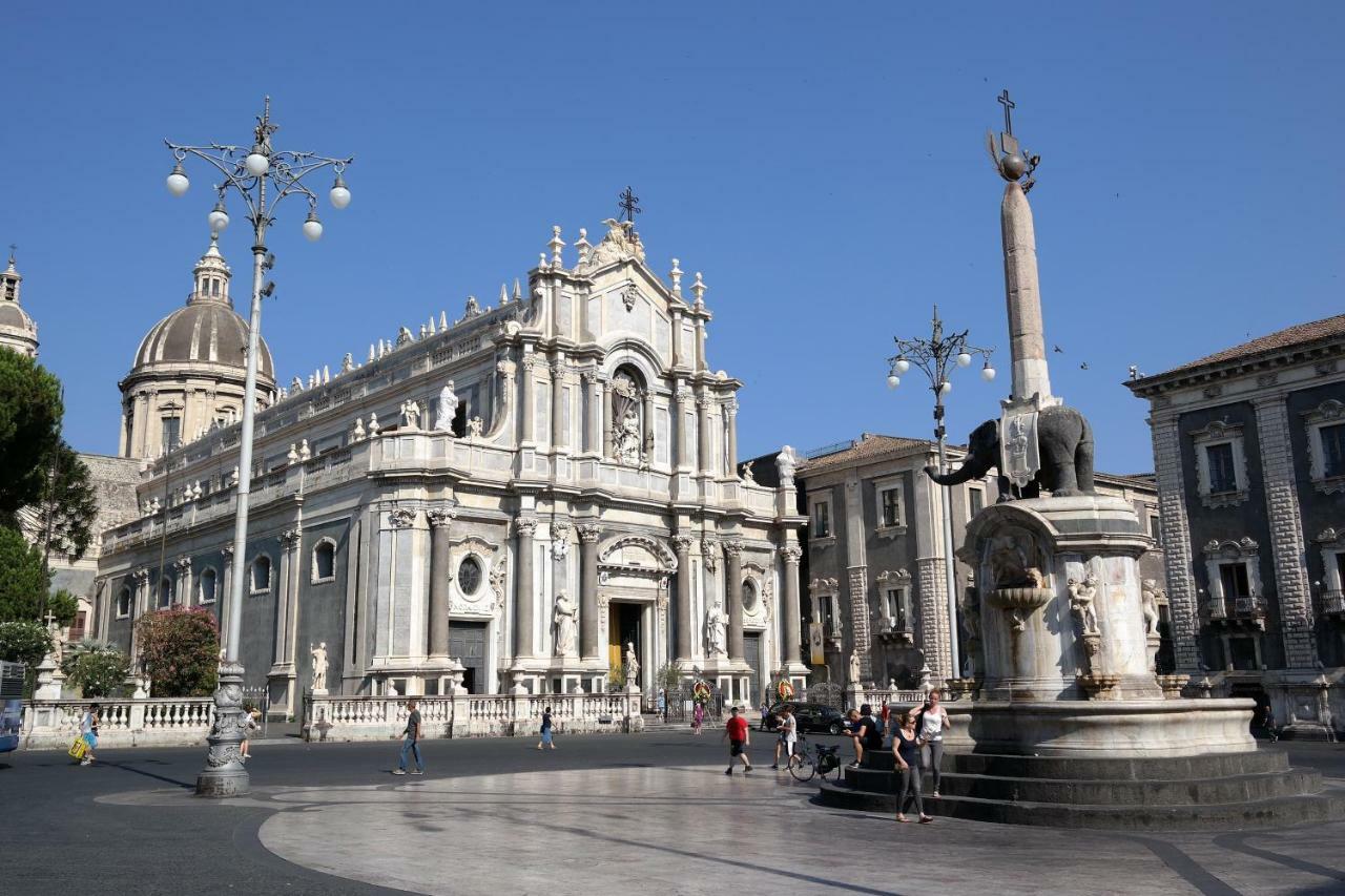 Alla Corte Del XIX Secolo Apartment Catania Luaran gambar