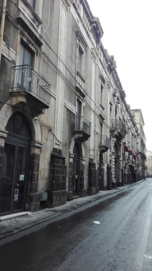 Alla Corte Del XIX Secolo Apartment Catania Luaran gambar